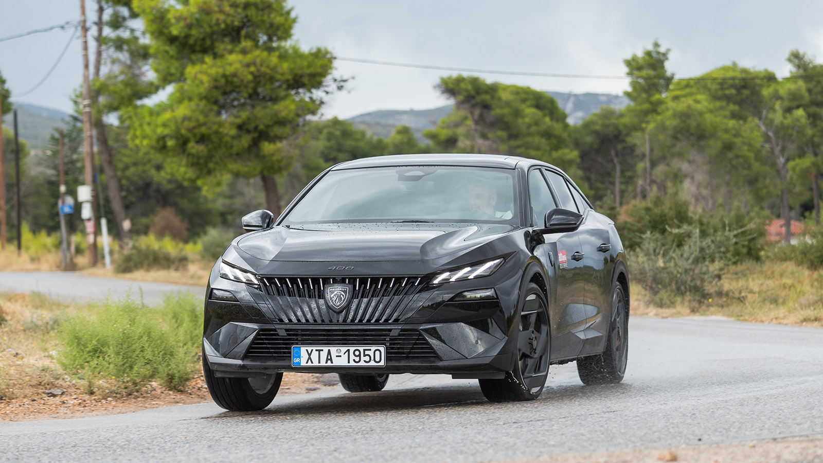 Δοκιμή ανανεωμένου Peugeot 408 PHEV 240 PS: Το ρεύμα σε πάει πιο μακριά 